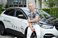 Influencer und Model Jan Gudde ist neuer Markenbotschafter von Opel